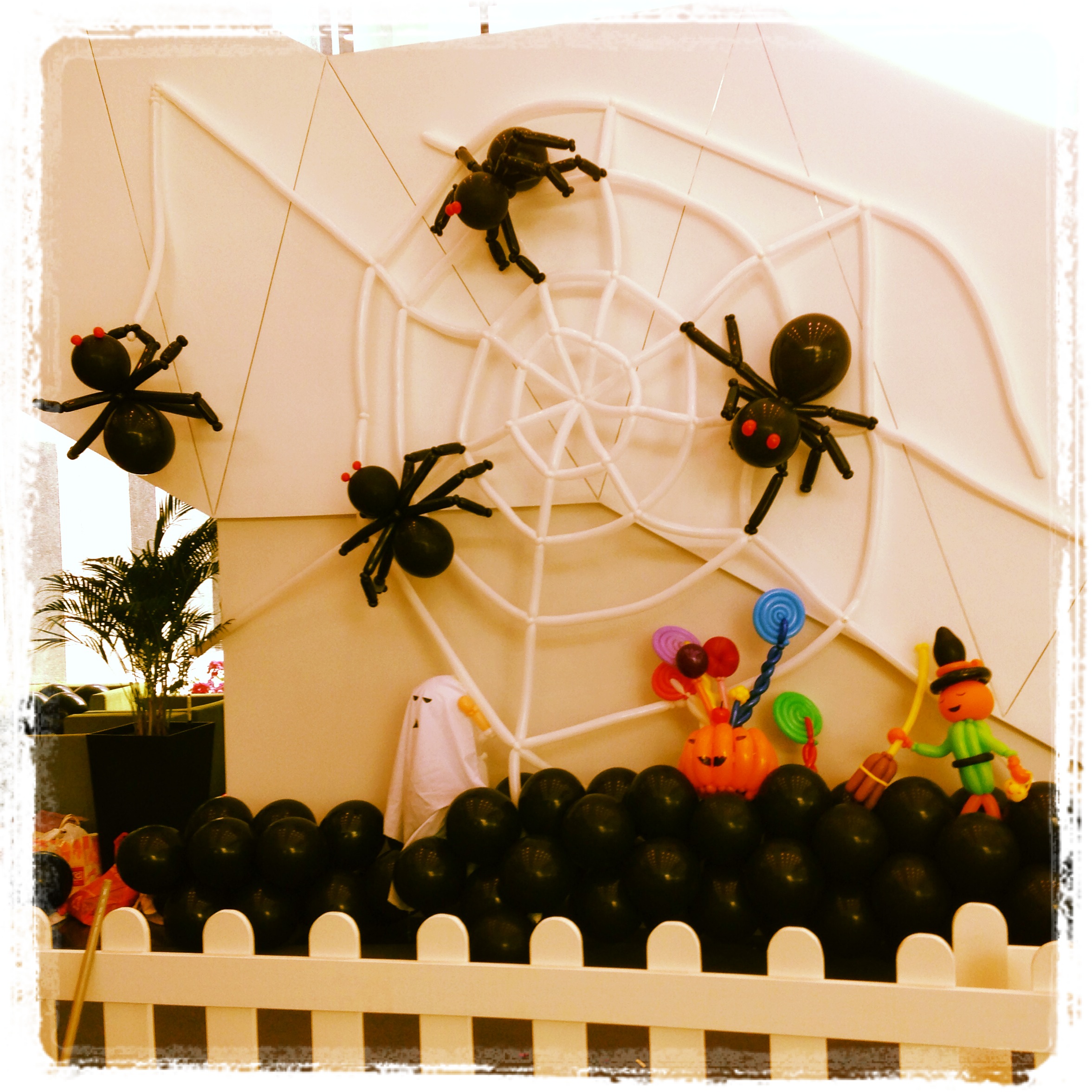Halloween Balloon Decorations