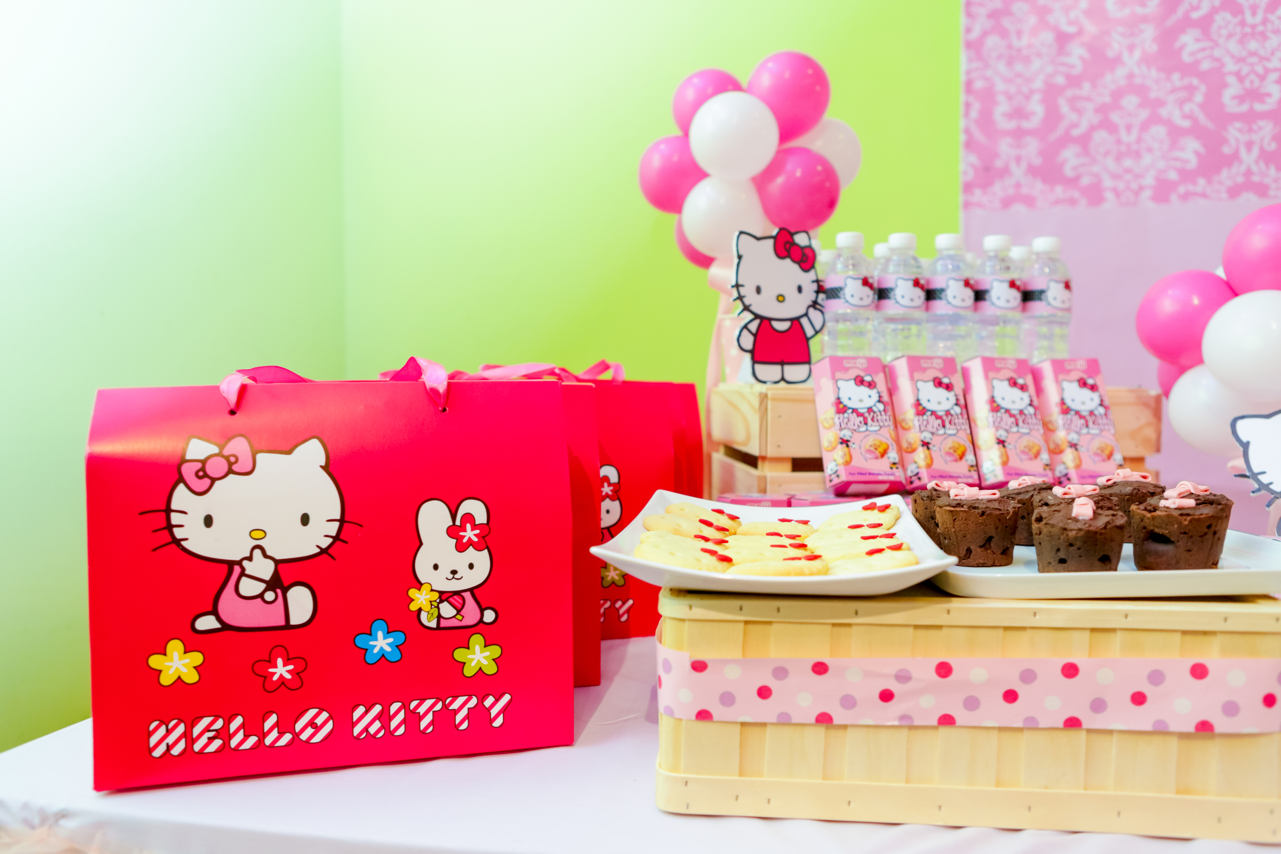 Hello Kitty Goodie Box