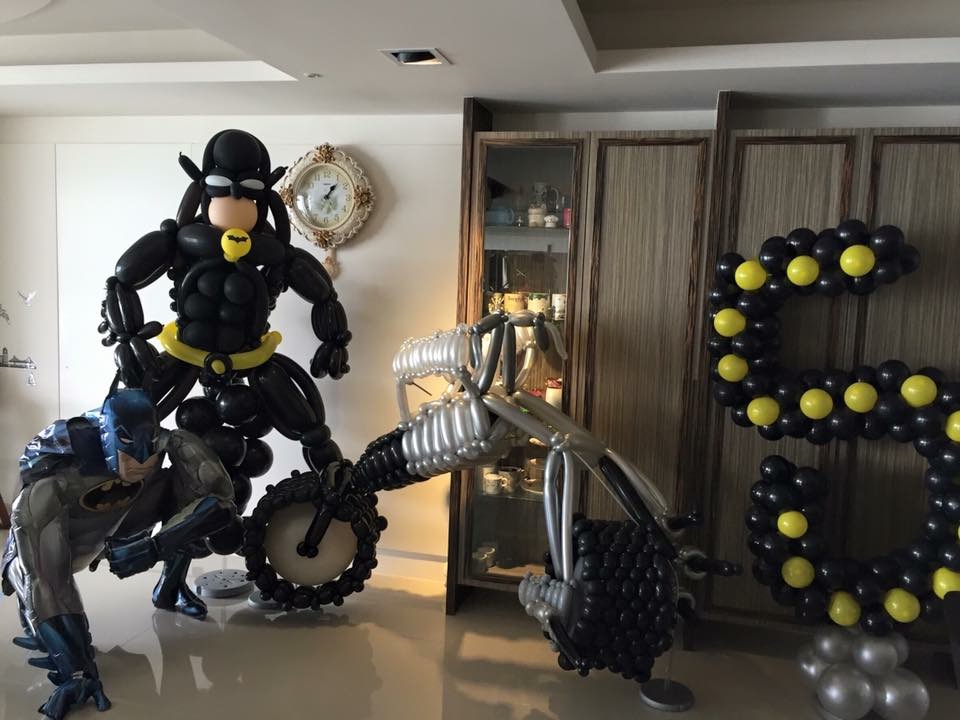 batman balloon sculpture