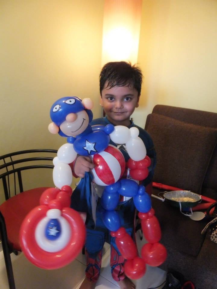 Captain America balloon sculpture