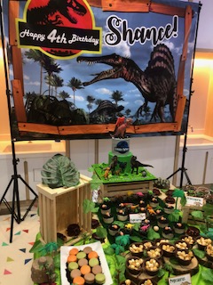 dinosaurs dessert table
