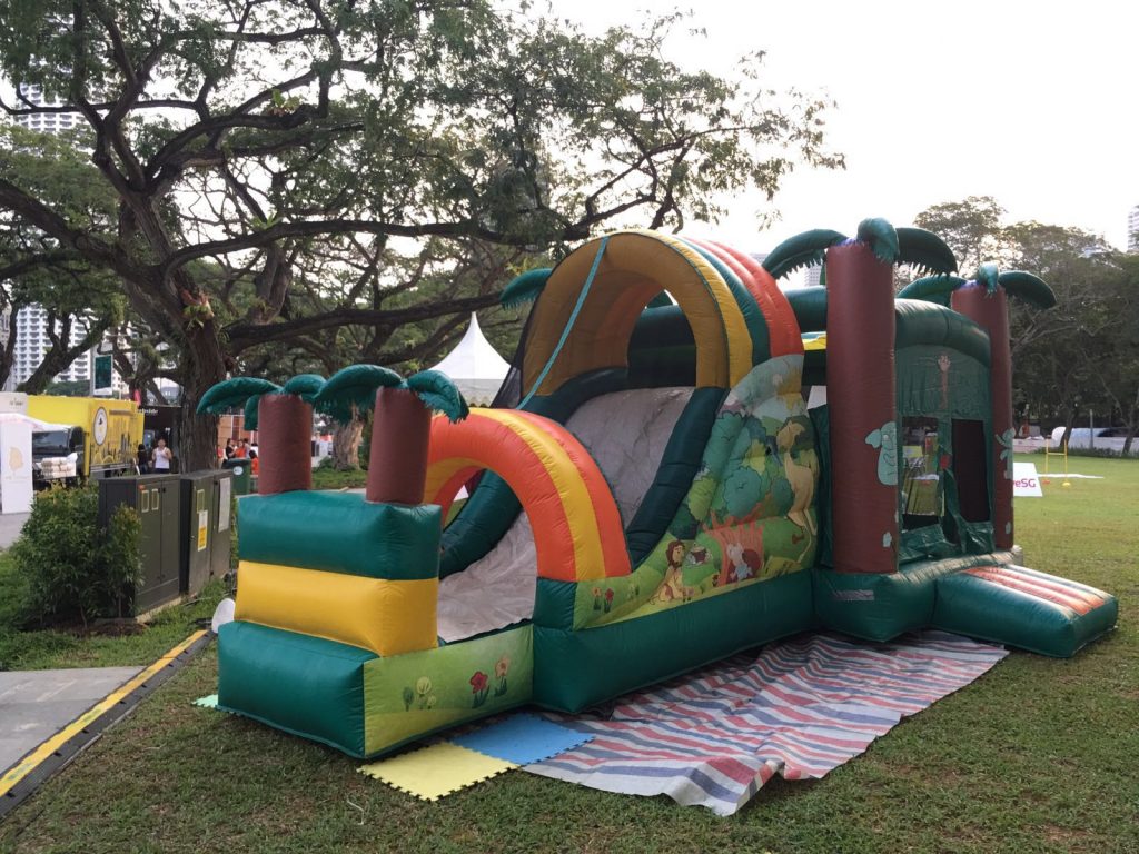 jungle fun bouncy castle 4 x 6 x 3.5 (ht) m