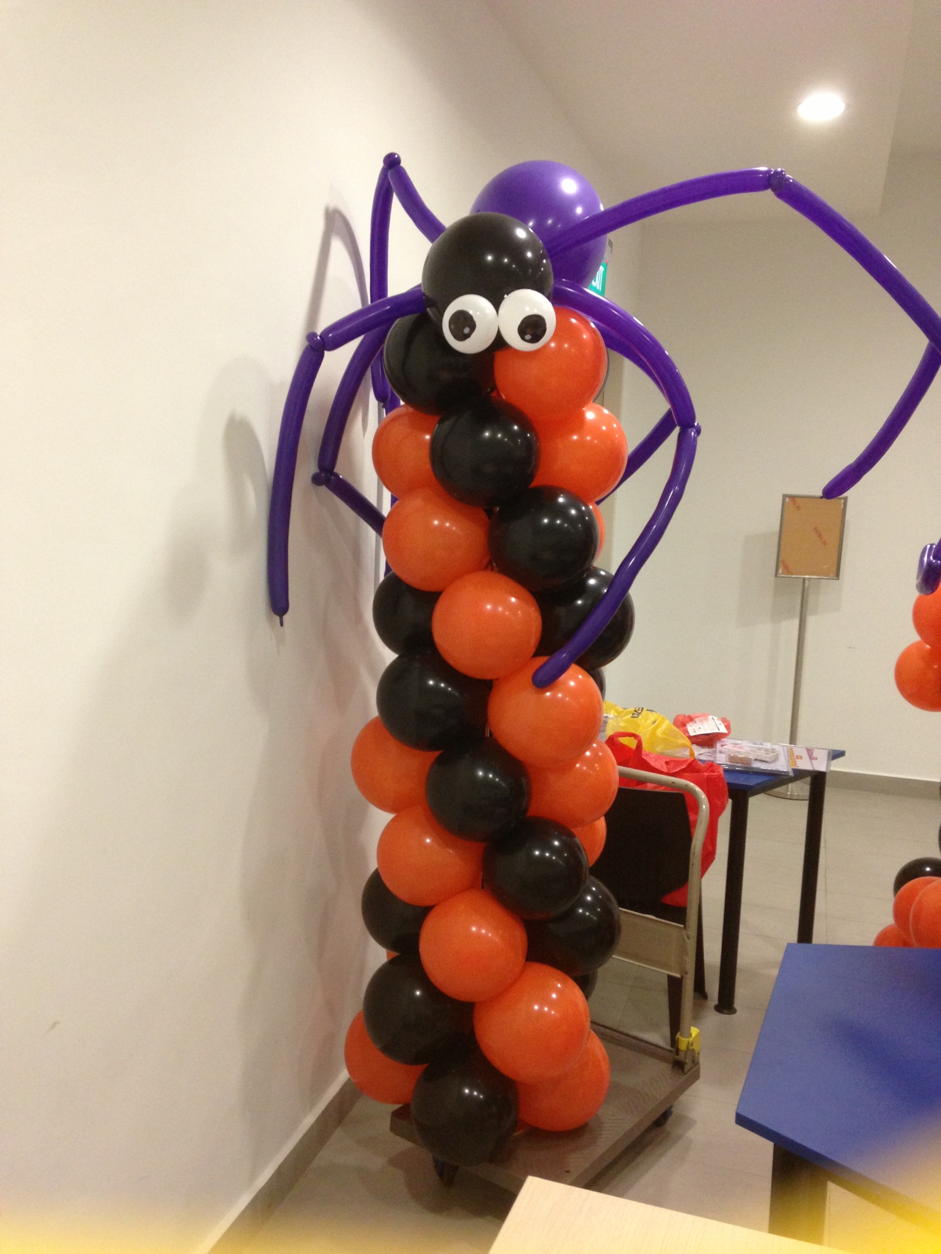 Spider balloon sculpture on a balloon column