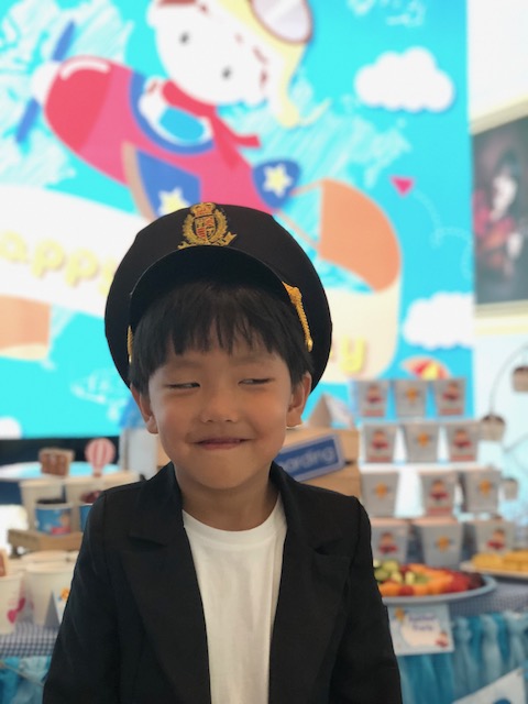 The pilot captain costume with hat