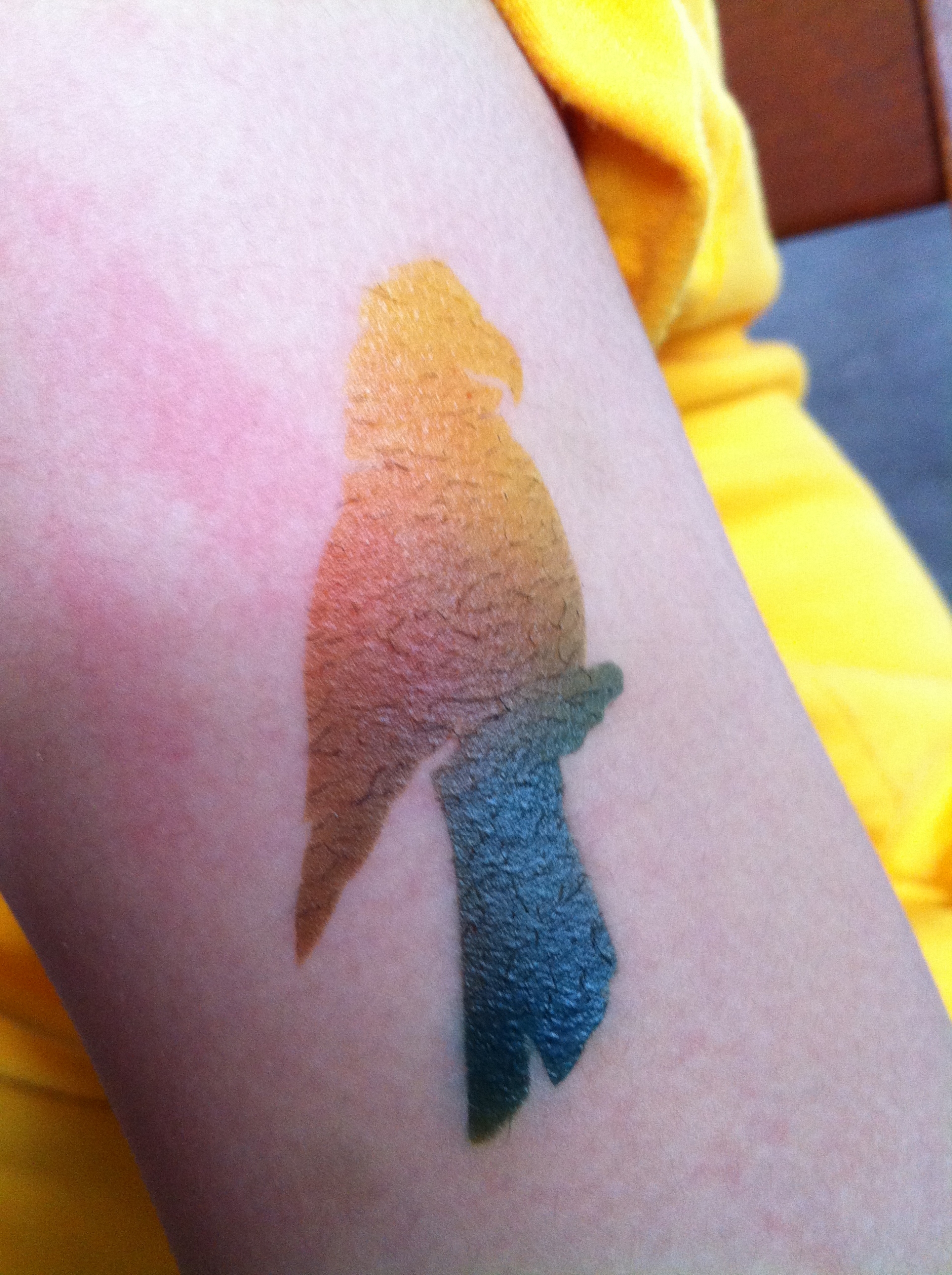 Multicoloured parrot airbrush tattoo