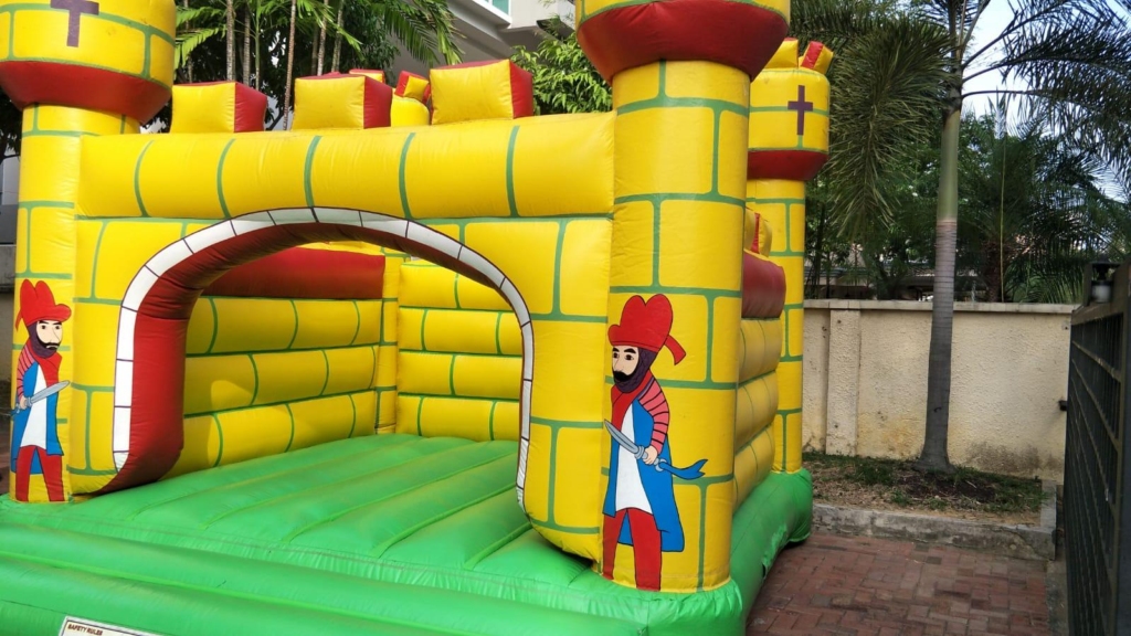 knight inflatable bouncer
