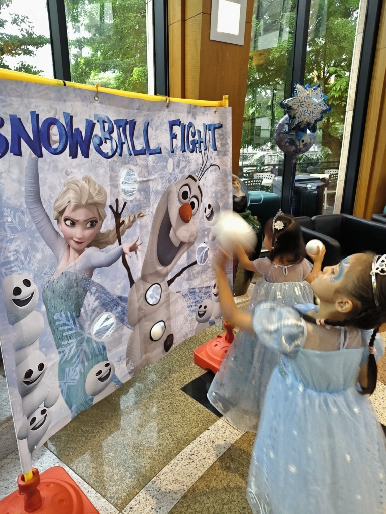 snowball fight carnival game