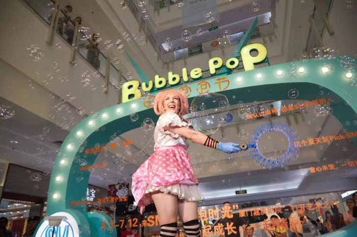 bubble event in Xiamen with CJ the bubble artist